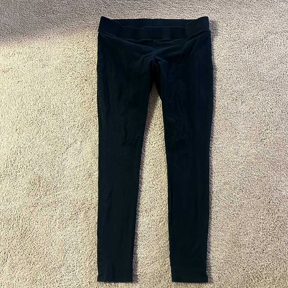 Black Liz Lange maternity leggings. Size medium, good condition.